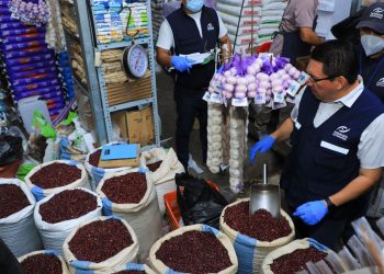 Defensoría del Consumidor realiza inspección de precios del frijol en comercios de San Salvador