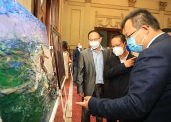 Ministerio de Cultura inaugura exposición de pintura «Tomados de la mano a través del Pacífico», junto a la Embajada de China