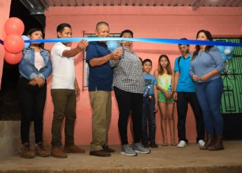 Autoridades entregan en Huizúcar viviendas nuevas a familias que residían en zonas de alto riesgo