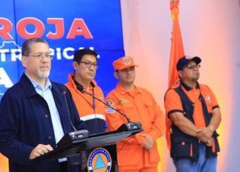 Más de mil salvadoreños evacuados a causa de la depresión tropical Julia