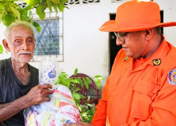 Gobierno de El Salvador continúa con entrega de ayuda humanitaria a familias afectadas por la tormenta tropical Julia