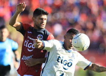 Octavio Zambrano, entrenador de FAS: «Queda claro que podemos competir contra la gran nómina de Alianza»