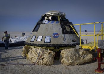 Primer vuelo espacial tripulado de Boeing se retrasa hasta abril