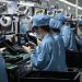 Fábrica china de iPhone en confinamiento aumenta bonos para empleados que permanezcan