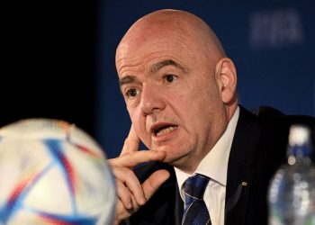 Las grandes selecciones comienzan a aterrizar en Qatar mientras Infantino pide tregua en Ucrania