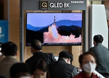 Corea del Norte dispara 23 misiles, uno de ellos cerca de Corea del Sur
