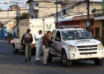 Policía de Ecuador reporta 28 detenidos tras atentados en dos provincias