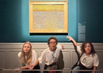 Activistas arrojan sopa de guisantes a un cuadro de Van Gogh expuesto en Roma