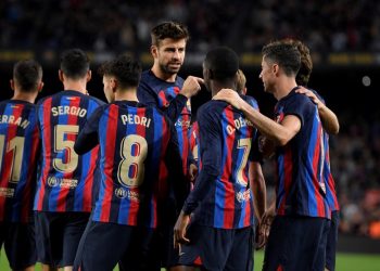 Barcelona vence 2-0 al Almería en la despedida de Piqué del Camp Nou
