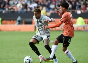 Neymar permite al París SG mantener su ventaja como líder