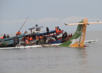 Un avión de pasajeros cae en el lago Victoria en Tanzania 