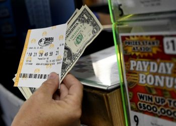 Un jugador en California gana $2.040 millones en la lotería, un récord