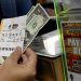 Un jugador en California gana $2.040 millones en la lotería, un récord