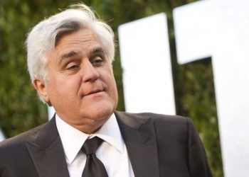 El presentador estadounidense Jay Leno es hospitalizado por quemaduras