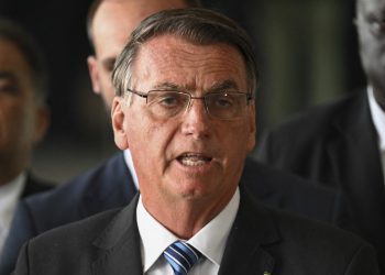 Bolsonaro tratado por enfermedad de piel, recluido tras derrota electoral