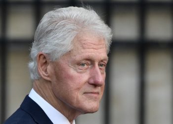 Bill Clinton da positivo para COVID con síntomas leves