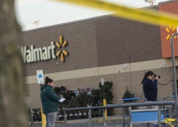Difunden en EE. UU. mensaje del gerente de Walmart que mató a tiros a seis personas