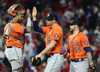 Astros a un paso de conquistar la Serie Mundial al vencer a los Filis