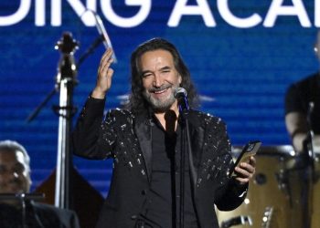 «Leyenda viviente»: artistas homenajearon a Marco Antonio Solís en antesala a Grammy Latinos