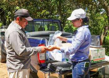 Gobierno de El Salvador entrega 20,000 paquetes de fungicidas a productores de frijol