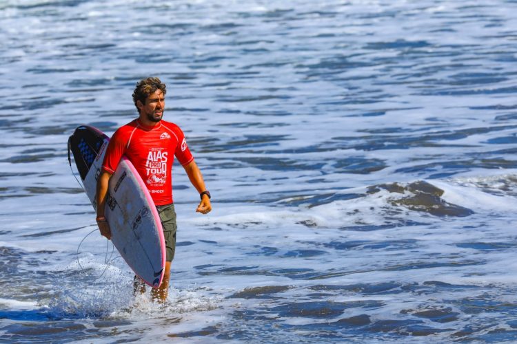 Bryan Pérez, figura del surf nacional. Foto: David Martínez.