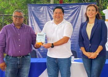 El Ministerio de Agricultura y Ganadería entrega kits a productores de hortalizas en Morazán