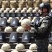Ministro de Defensa entrega fusiles, cascos y chalecos antibalas a la Fuerza Armada