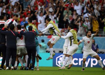 Irán vence 2-0 a la Gales de Bale y la deja al borde del precipicio