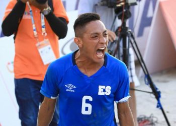 Jason Urbina, pivot de la Azul playera: «El fútbol da revancha y Dios me puso que ahora sería mi momento»