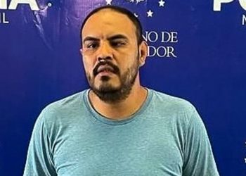 Policía captura a hombre que golpeó a un anciano en San Salvador