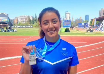 Paola Corado, primera salvadoreña en ganar plata panamericana en tiro con arco