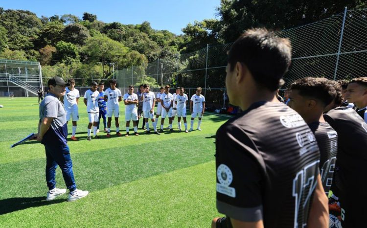 El técnico de la Azul, Hugo Pérez, realizó una visoría a los jugadores de la LNF. Fotos: Indes