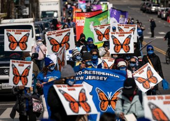 Gobierno salvadoreño insiste por una  solución permanente para personas con TPS