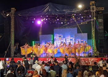 Fuerte lluvia interrumpió la presentación de candidatas a reina del carnaval migueleño