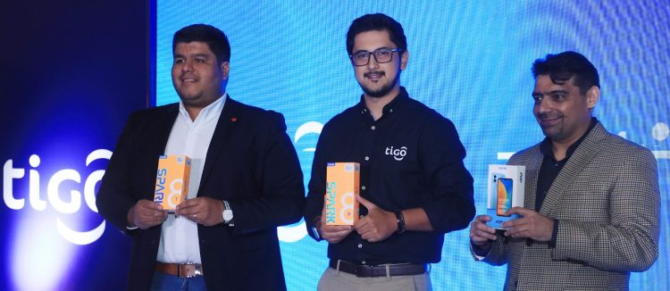 Los celulares de la compañía Tecno Mobile fueron presentados esta semana por Tigo El Salvador. Foto/David Martínez.
