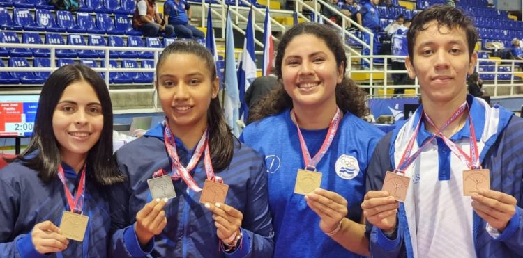 Los karatecas nacionales destacaron en el Open de Costa Rica. Foto/FSK