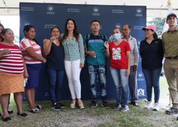 Gobierno de El Salvador entregó 62 viviendas a familias de San Martín