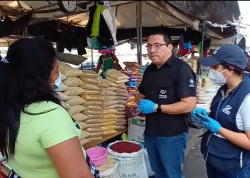 Defensoría del Consumidor verifica precios de granos básicos en Zacatecoluca, La Paz