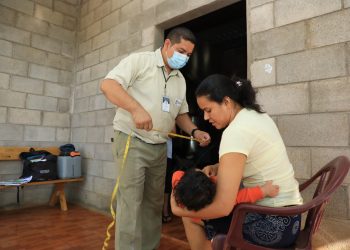 Promotor de salud ha brindado atención durante 15 años en Santa Isabel Ishuatán, Sonsonate