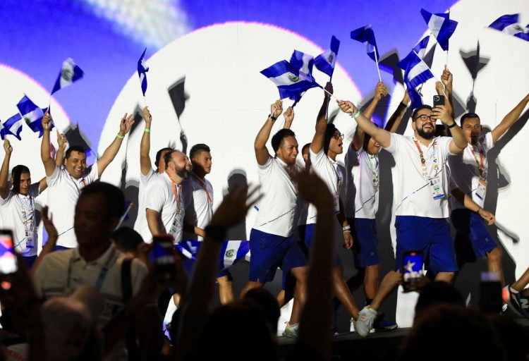Los integrantes de la delegación nacional con su alegría característica, fueron protagonistas en el desfile inaugural. Foto/INDES