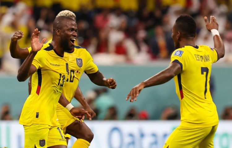 Jugadores de la Selección de Ecuador festejan el triunfo de 2-0 logrado ante Qatar. Foto/AFP