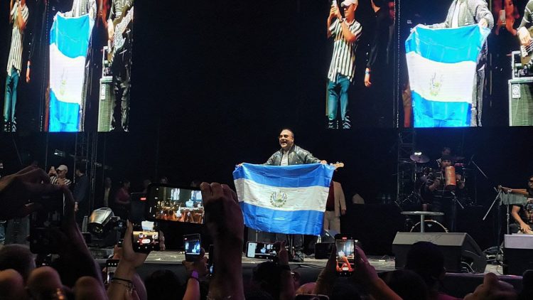 El
bachatero
dominicano
Zacarías
Ferreira.