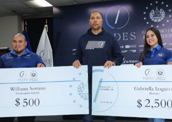 INDES premió a Ivonne Nóchez y a Gabriela Izaguirre