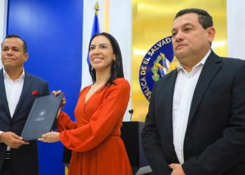 Pensionados salvadoreños recibirán hasta un 30 % más con nueva reforma al sistema previsional