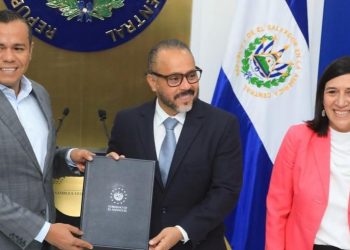 Gobierno de El Salvador pide exonerar del pago de la renta los aguinaldos de hasta $1,500