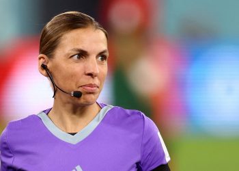 ¿Quién es Stéphanie Frappart, la pionera de la igualdad en el arbitraje del Mundial de Qatar?