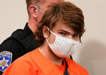Adolescente se declara culpable de matanza racista en supermercado en EE. UU.