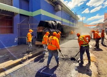 El FOVIAL desplegará 663 cuadrillas esta semana para ejecutar bacheo diurno y nocturno