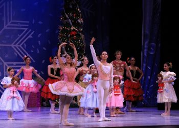 El Ballet Nacional encanta a su público con «El Cascanueces»   