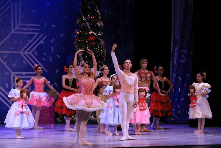 El Ballet Nacional y la Escuela Nacional de Danza Morena Celarié ponen escena “El Cascanueces”, en el Teatro Nacional